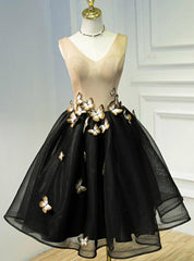 Black V-neck Organza Homecoming Dress