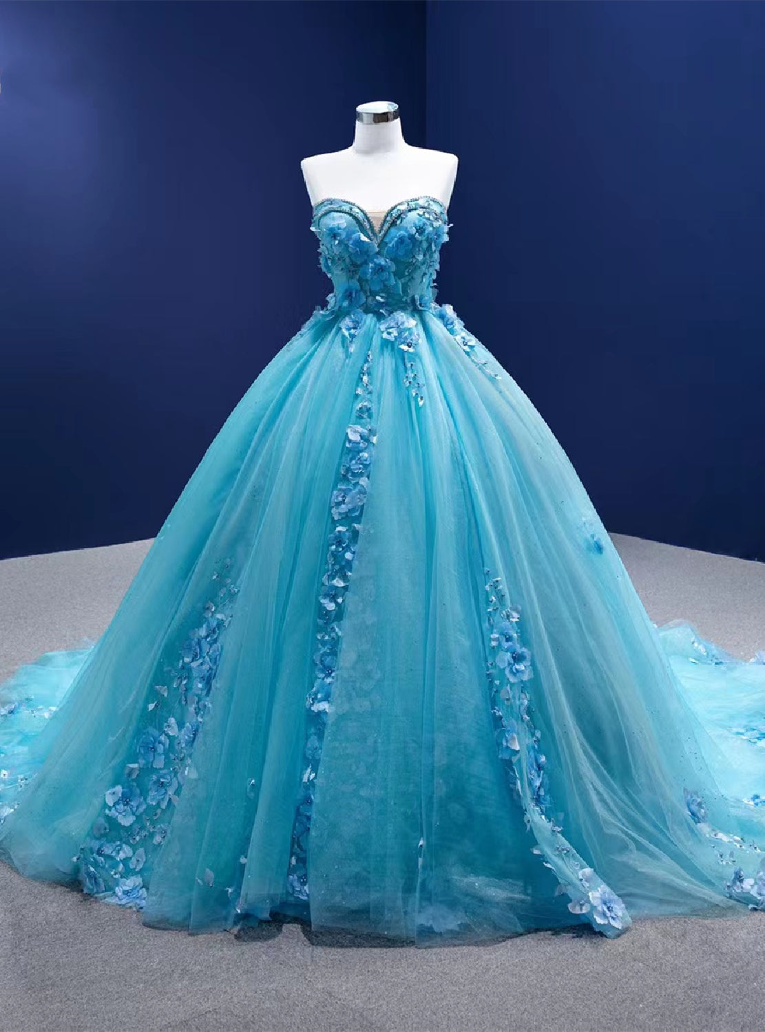 Blue Tulle Sweetheart Appliques Beading Prom Dress