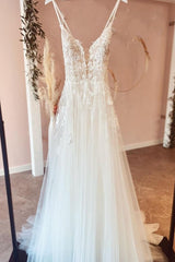 Wedding Dresses Boutiques, Beautiful Long A-line Backless Tulle Wedding Dresses with Appliques Lace