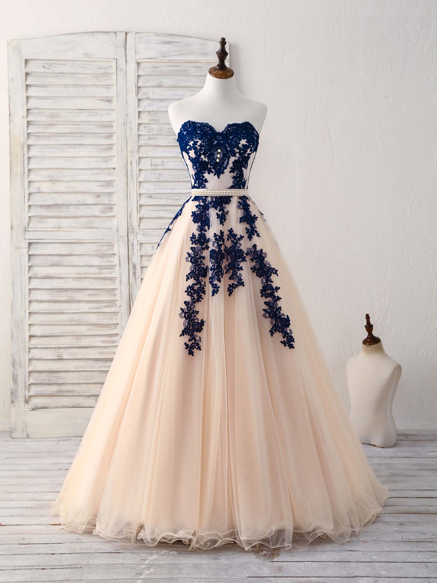 Party Dresses In Store, Elegant Sweetheart Tulle Lace Applique Blue Long Prom Dresses