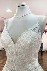 Wedding Dresses For Bride And Groom, Long A-line V-neck Spaghetti Straps Backless Wedding Dress with Lace