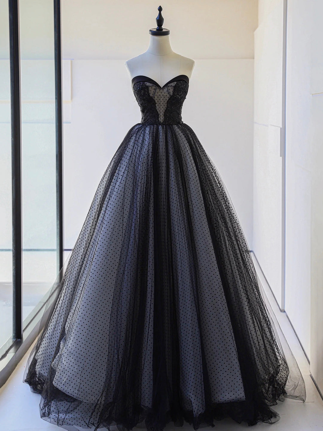 Bridesmaids Dresses Satin, Black Strapless Tulle Lace Long Prom Dress, Black A-Line Sweetheart Neck Evening Party Dress