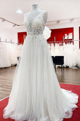 Wedding Dress With Sleeved, Modest Long A-line V-neck Tulle Ruffles Backless Wedding Dresses With Lace