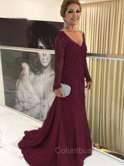 Party Dresses Classy Christmas, Sheath/Column V-neck Sweep Train Tulle Mother of the Bride Dresses With Appliques Lace