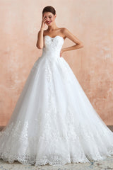 Wedding Dress Designer, White Ball Gown Tulle Lace Appliques Sweetheart Sequins Wedding Dresses